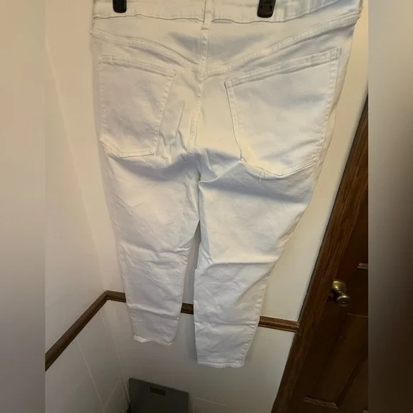Old Navy O.G. Straight white jeans size 18 NWOT - Picture 3 of 3